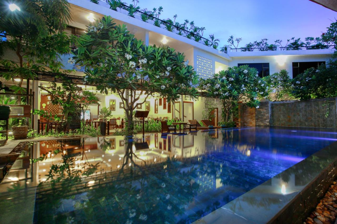 The Moon & Siem Reap