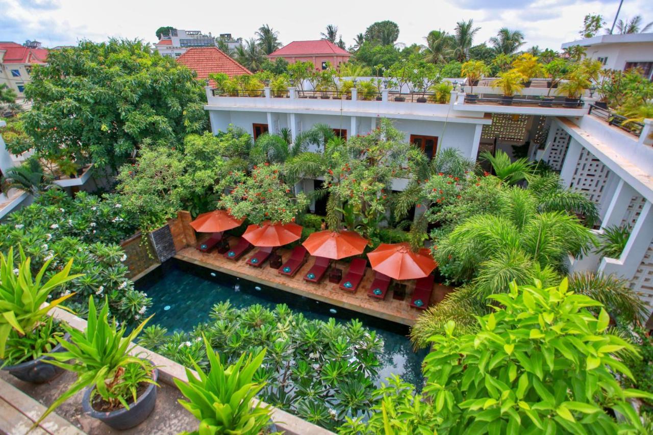 The Moon & Siem Reap