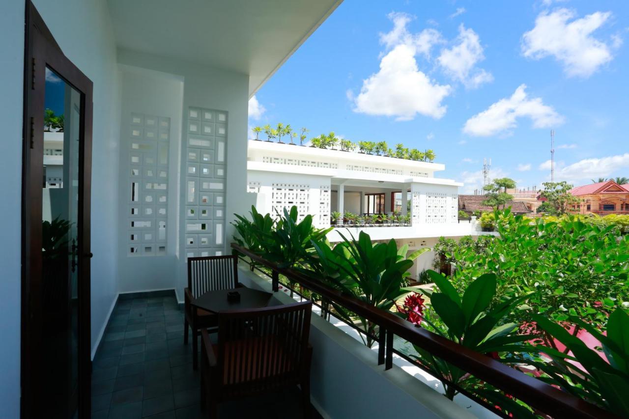 The Moon & Hotel Siem Reap