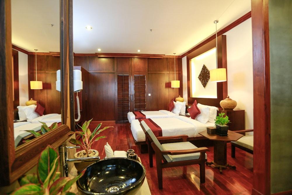 Hotel The Moon &