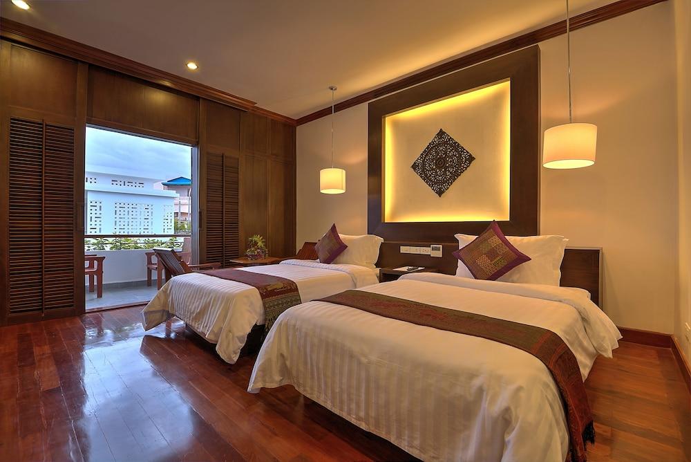 Hotel The Moon &