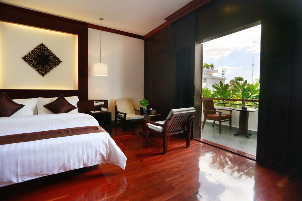 The Moon & Hotel 4*