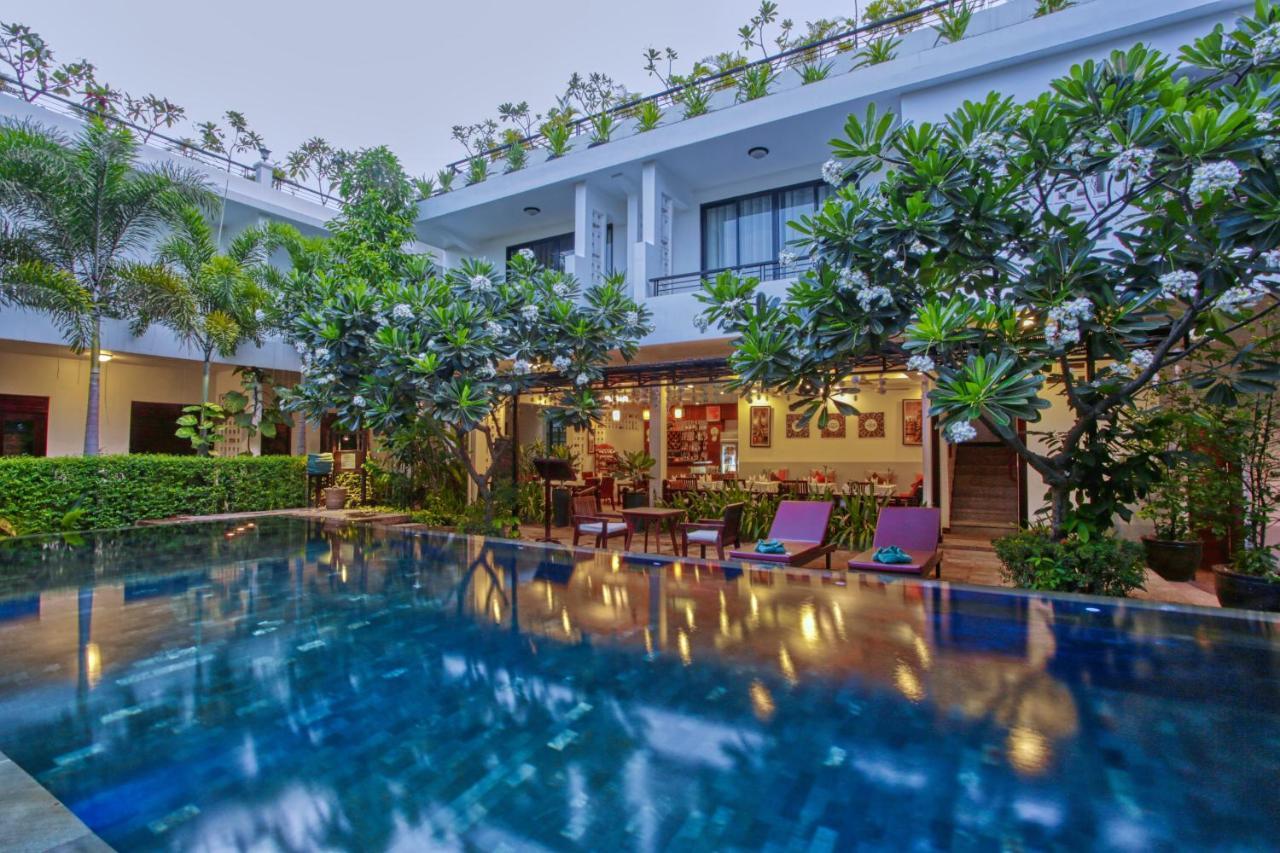 Hotel The Moon & 4*