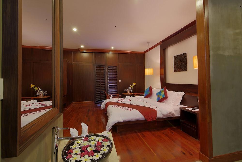 The Moon & Hotel Siem Reap
