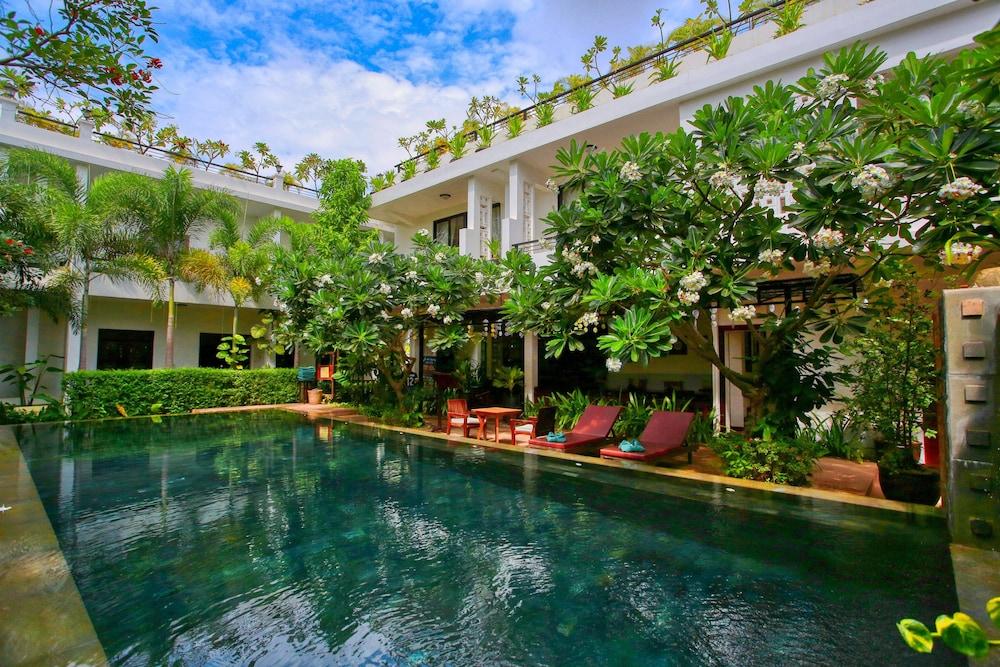 The Moon & Hotel 4*