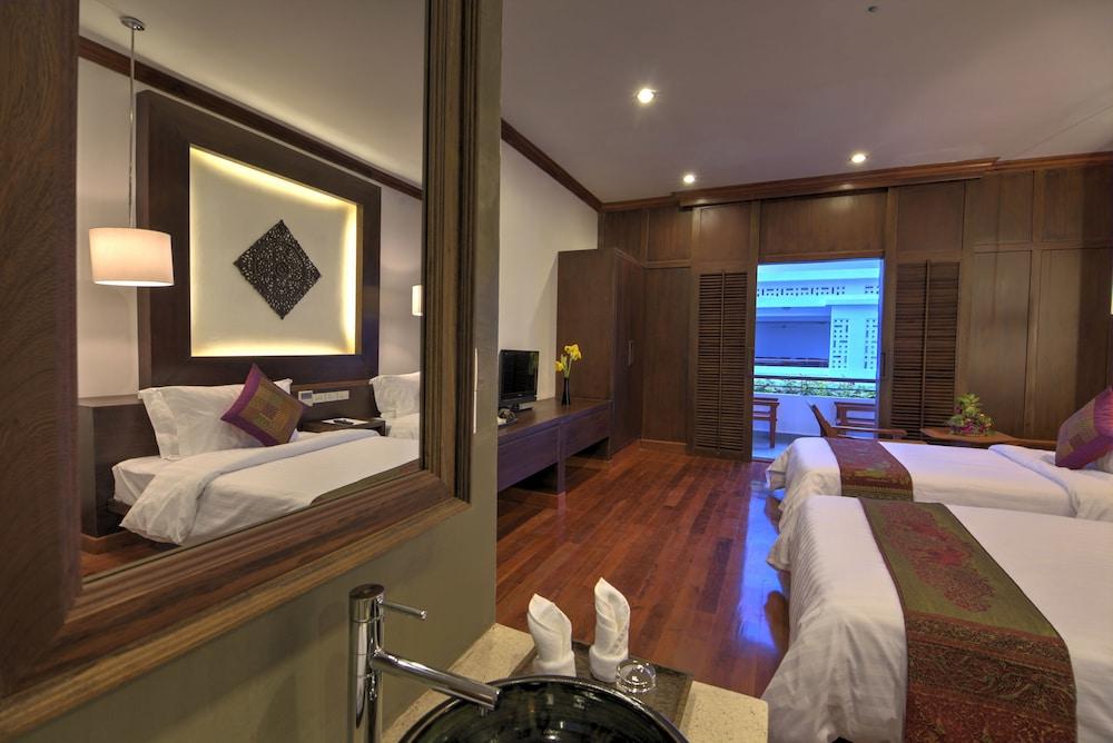 The Moon & Hotel 4*