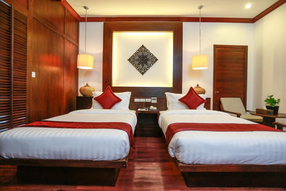 The Moon & Siem Reap