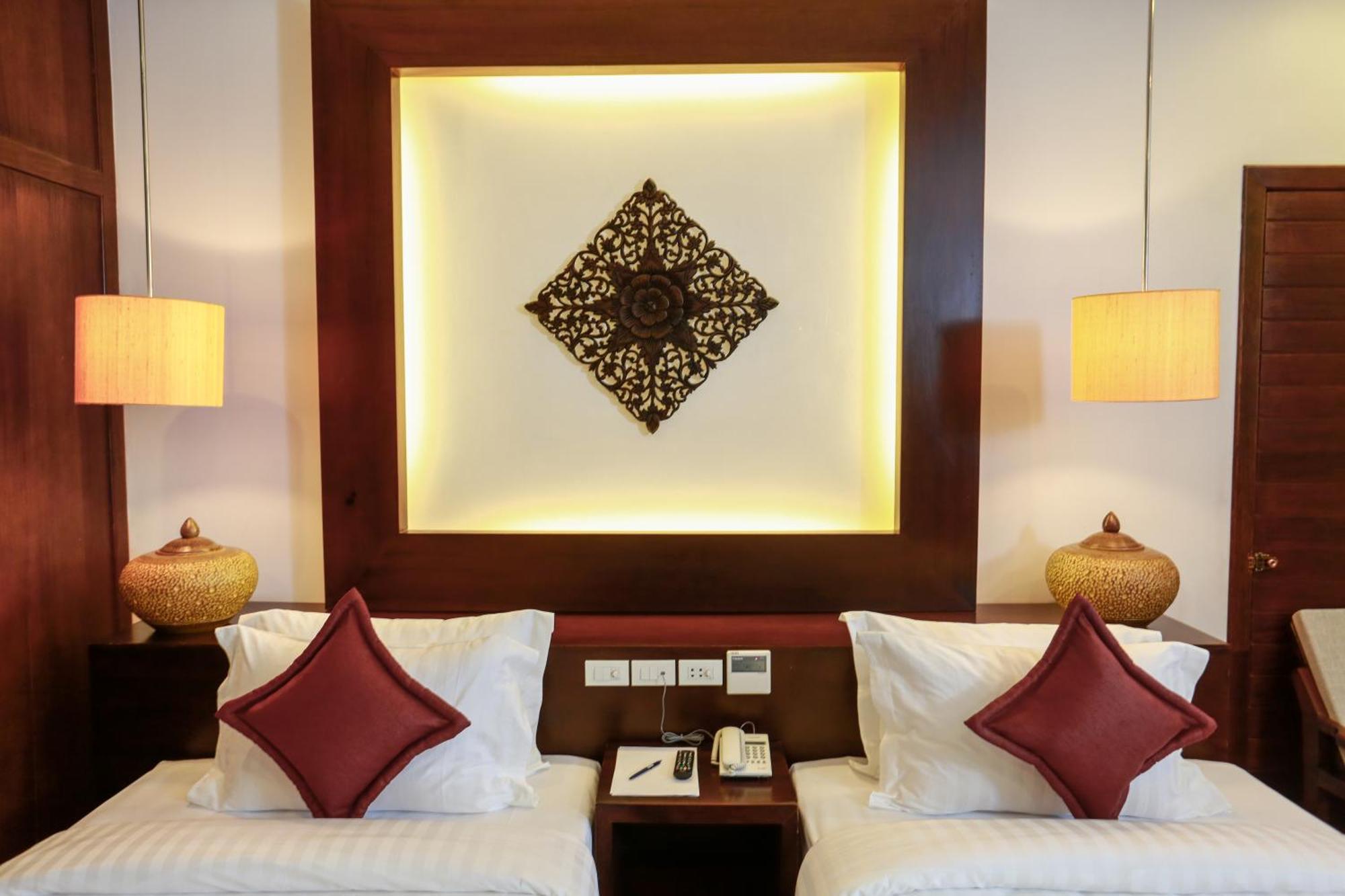 The Moon & Hotel 4*